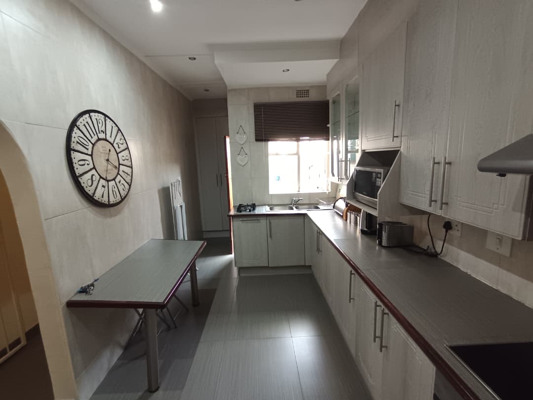 3 Bedrooms Fully Furnished House in Bradfield To Rent