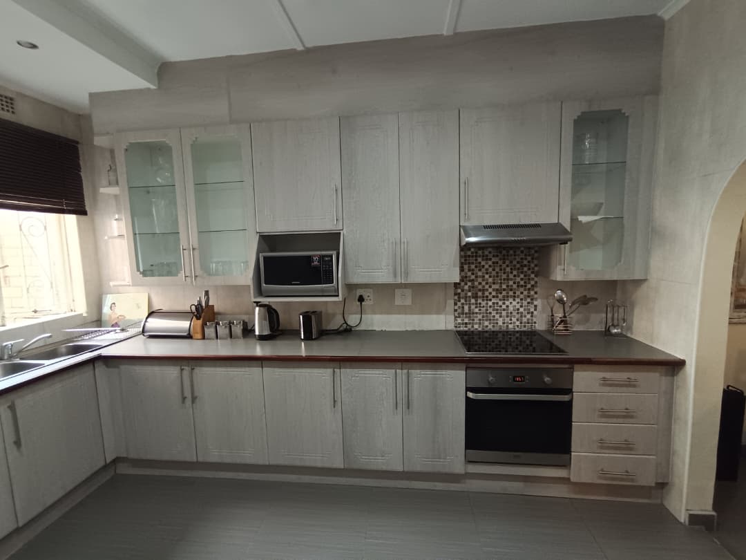 3 Bedrooms Fully Furnished House in Bradfield To Rent