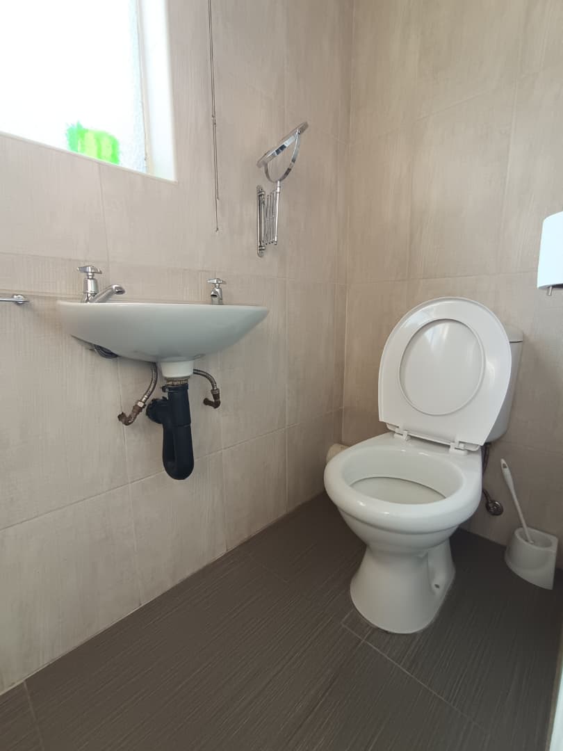 3 Bedrooms Fully Furnished House in Bradfield To Rent