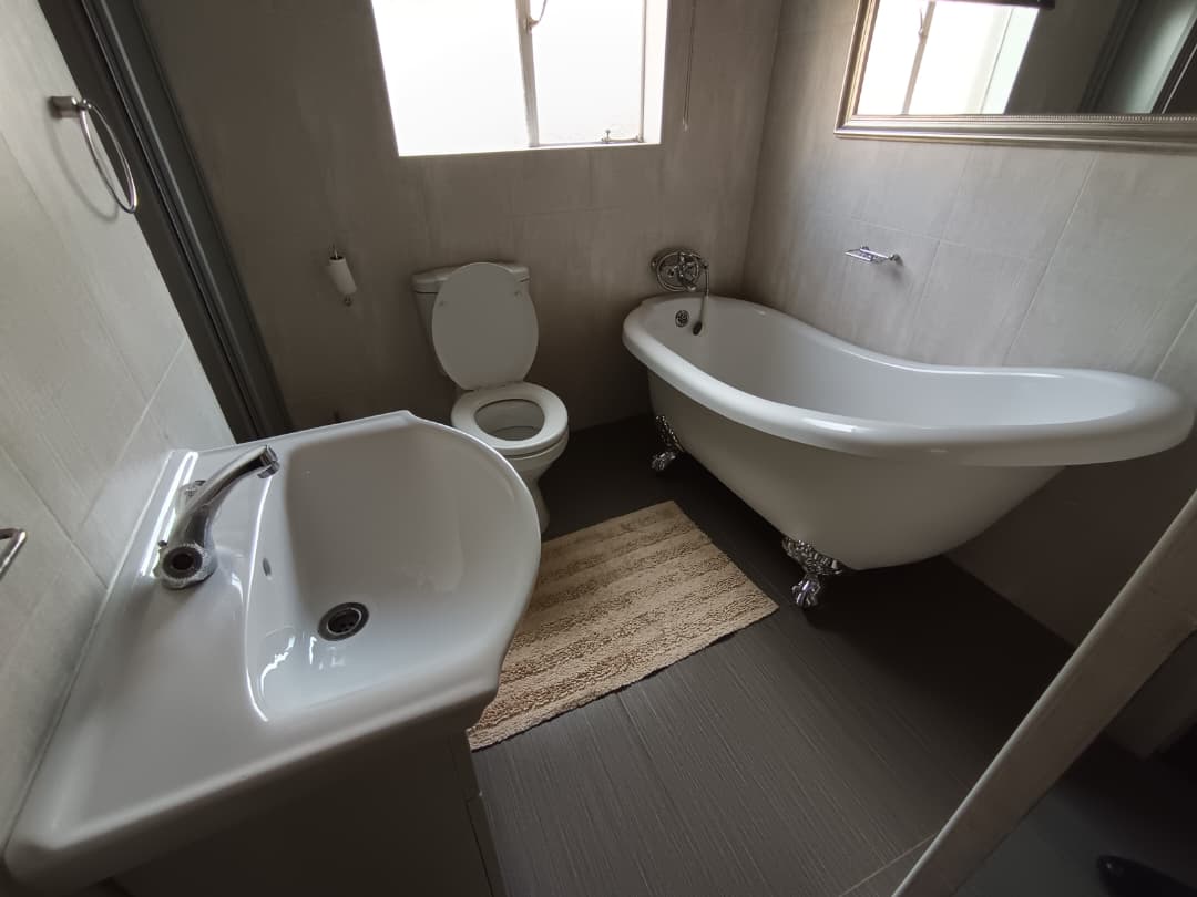 3 Bedrooms Fully Furnished House in Bradfield To Rent