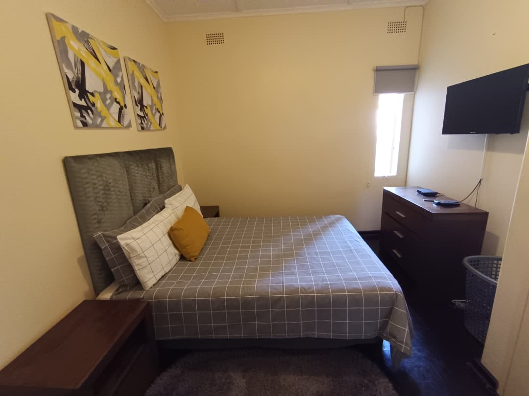 3 Bedrooms Fully Furnished House in Bradfield To Rent