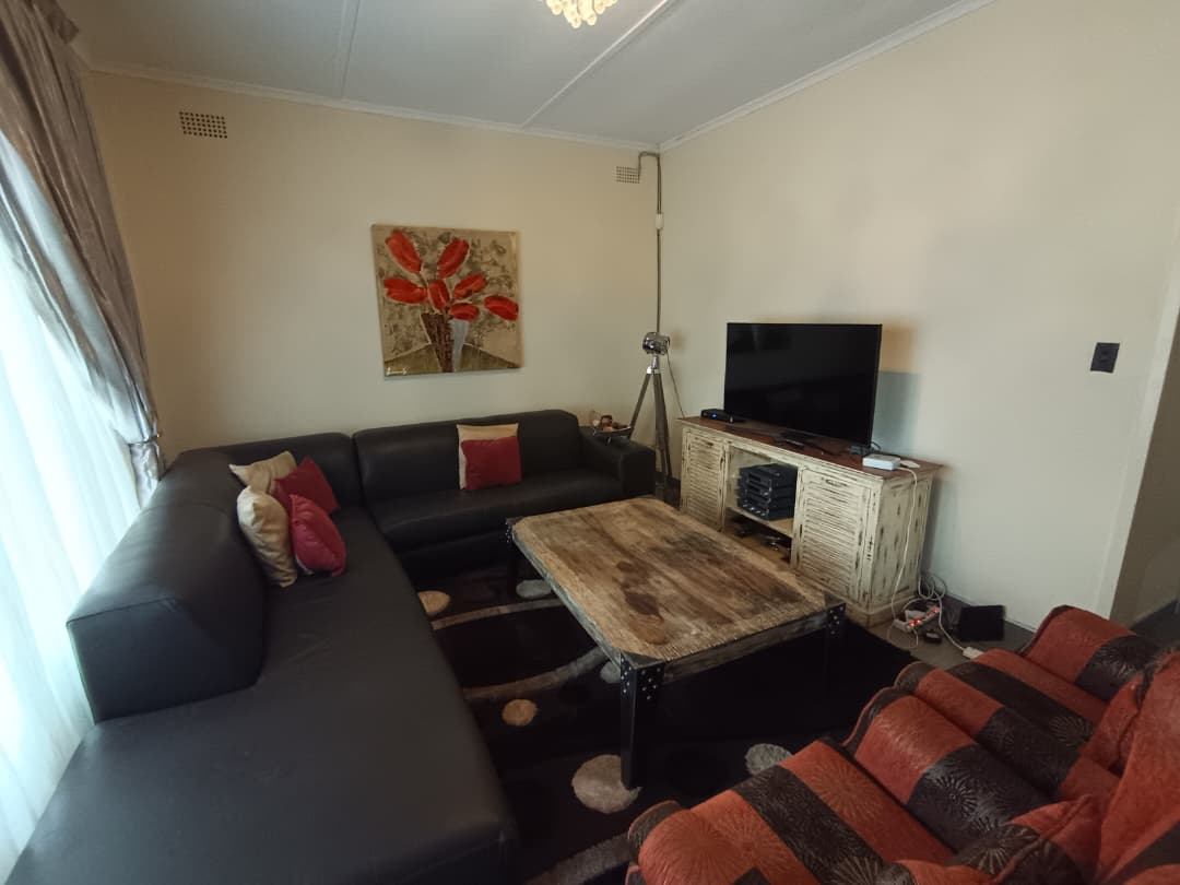 3 Bedrooms Fully Furnished House in Bradfield To Rent