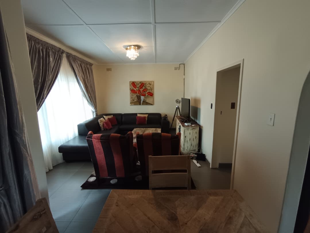 3 Bedrooms Fully Furnished House in Bradfield To Rent