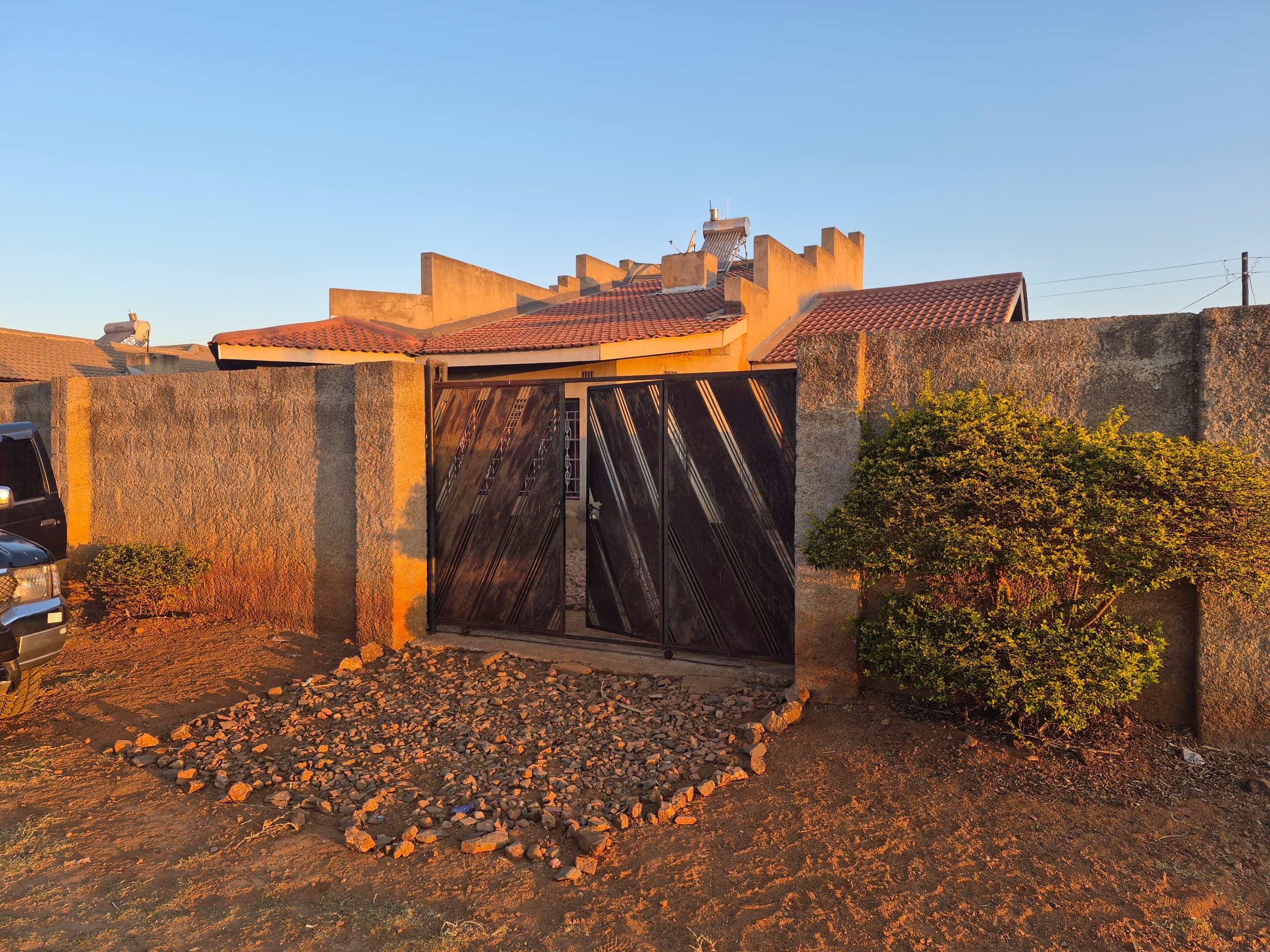WhatsApp Image 2026-09-02 at 09.05.12 3 Bedroomed House in Mahatshula North For Sale