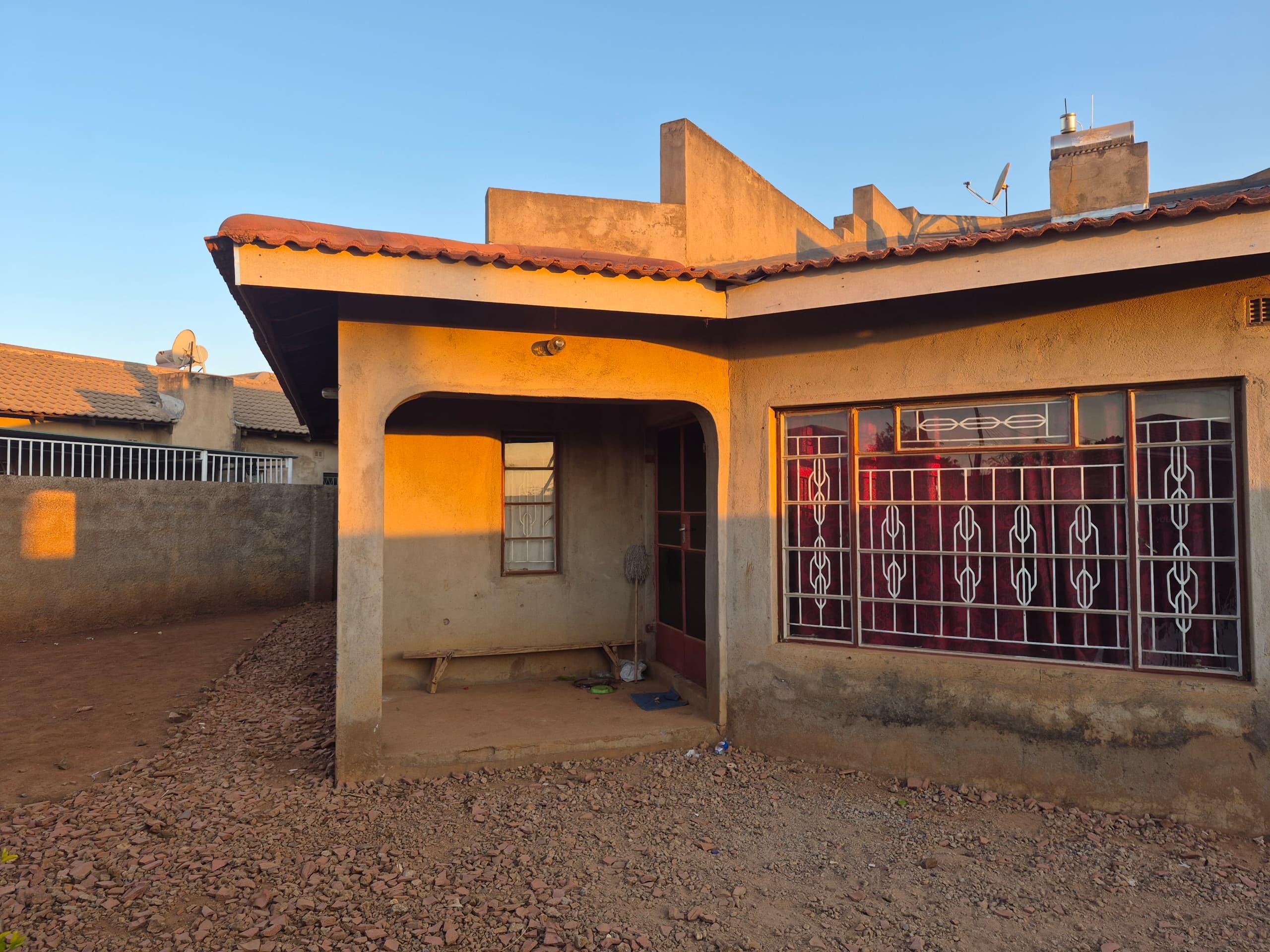 WhatsApp Image 2026-09-02 at 09.05.13 3 Bedroomed House in Mahatshula North For Sale