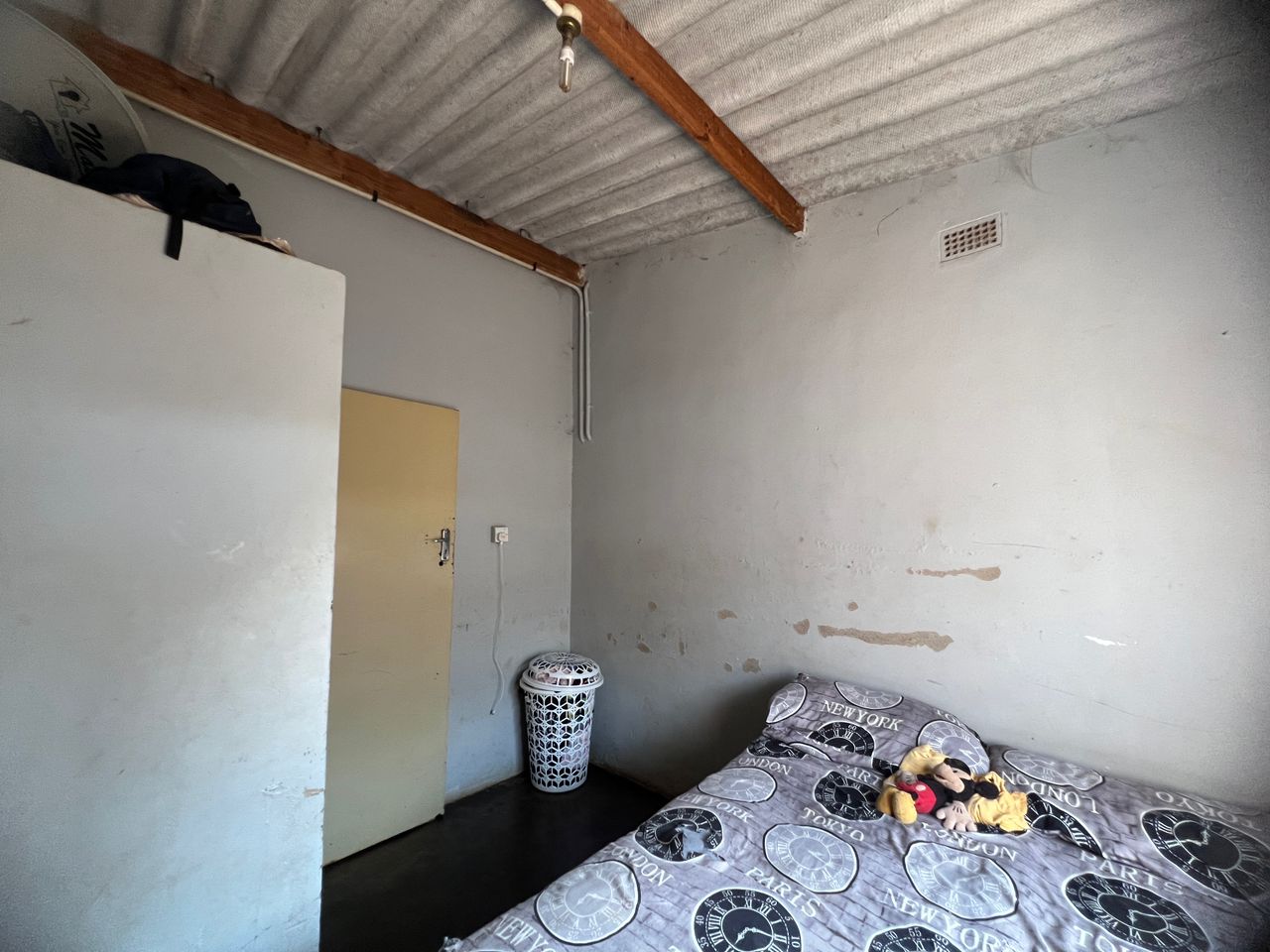 WhatsApp Image 2026-09-02 at 11.06.29 (1) 5 Bedroomed House in Emganwini for Sale
