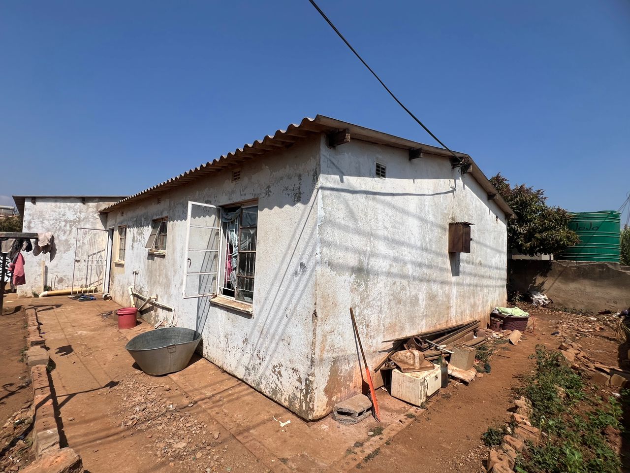 WhatsApp Image 2026-09-02 at 11.06.31 (3) 5 Bedroomed House in Emganwini for Sale