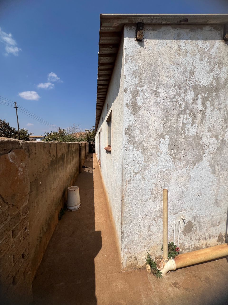 WhatsApp Image 2026-09-02 at 11.06.32 (2) 5 Bedroomed House in Emganwini for Sale