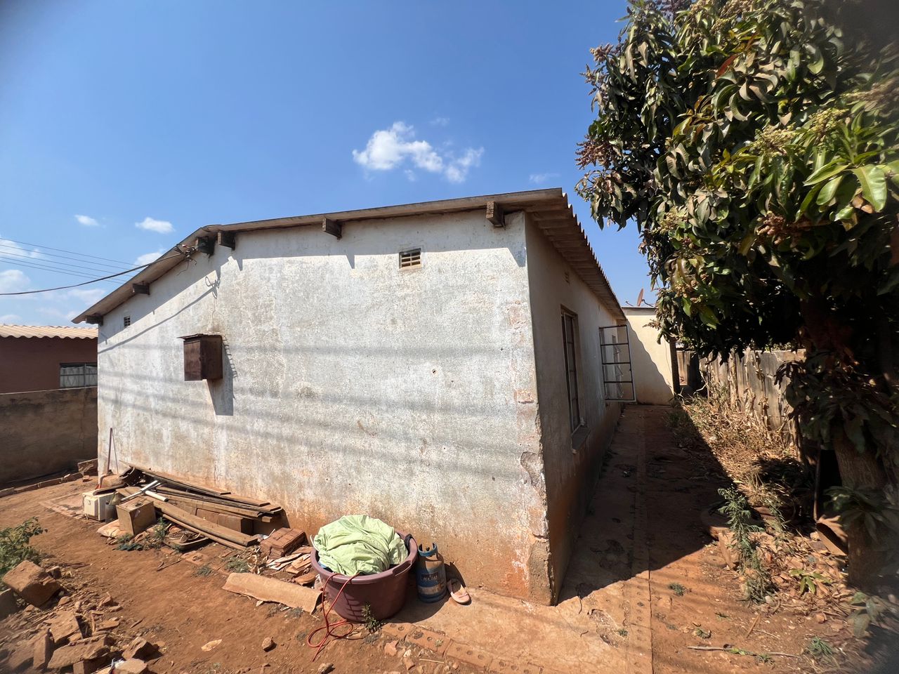 WhatsApp Image 2026-09-02 at 11.06.34 (1) 5 Bedroomed House in Emganwini for Sale