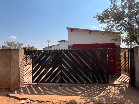 5 Bedroomed House in Emganwini for Sale