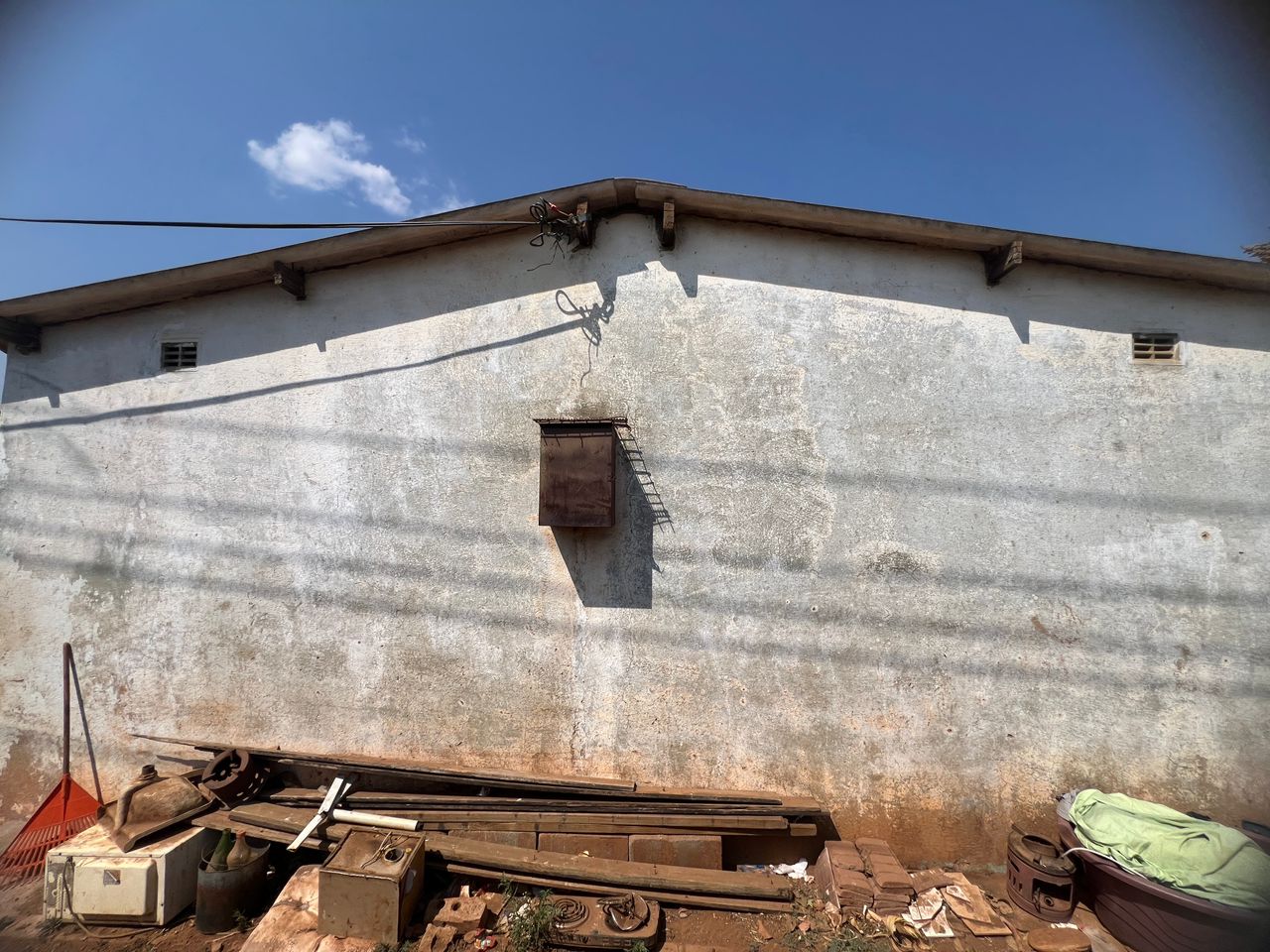 WhatsApp Image 2026-09-02 at 11.06.37 (1) 5 Bedroomed House in Emganwini for Sale