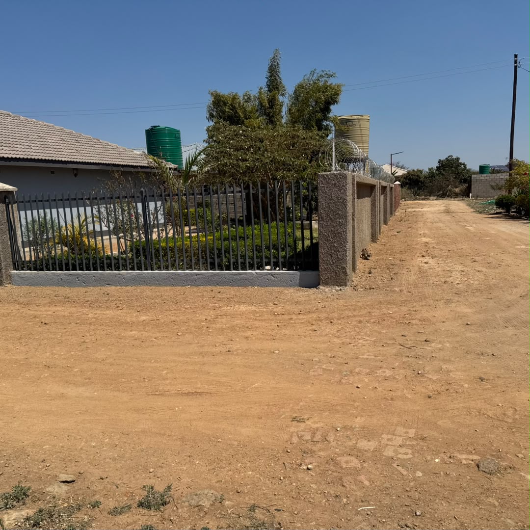 WhatsApp Image 2026-09-12 at 16.00.38 (2) TOWNHOUSE STAND FOR SALE – LOCHVIEW, BULAWAYO $22k