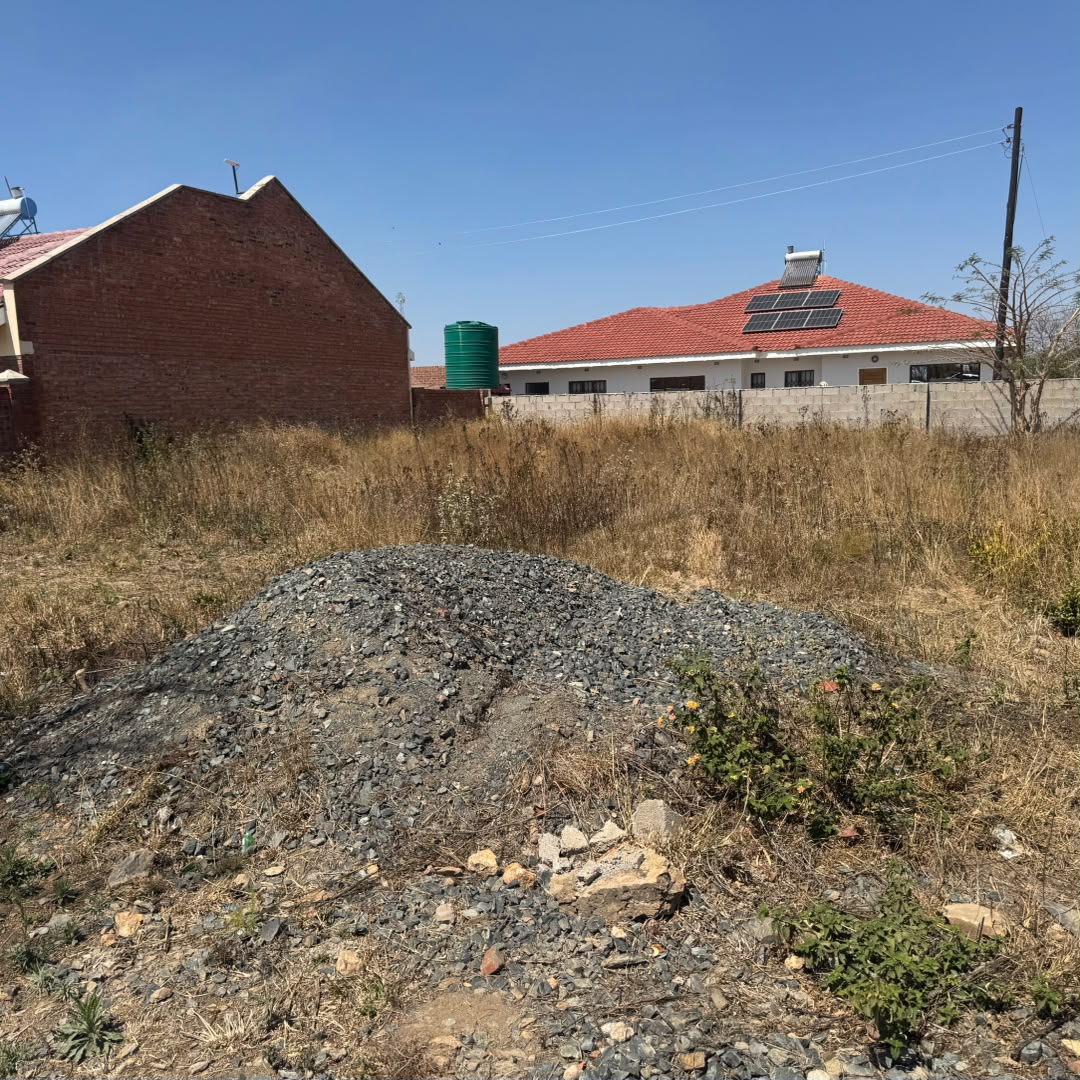 WhatsApp Image 2026-09-12 at 16.00.39 (4) TOWNHOUSE STAND FOR SALE – LOCHVIEW, BULAWAYO $22k