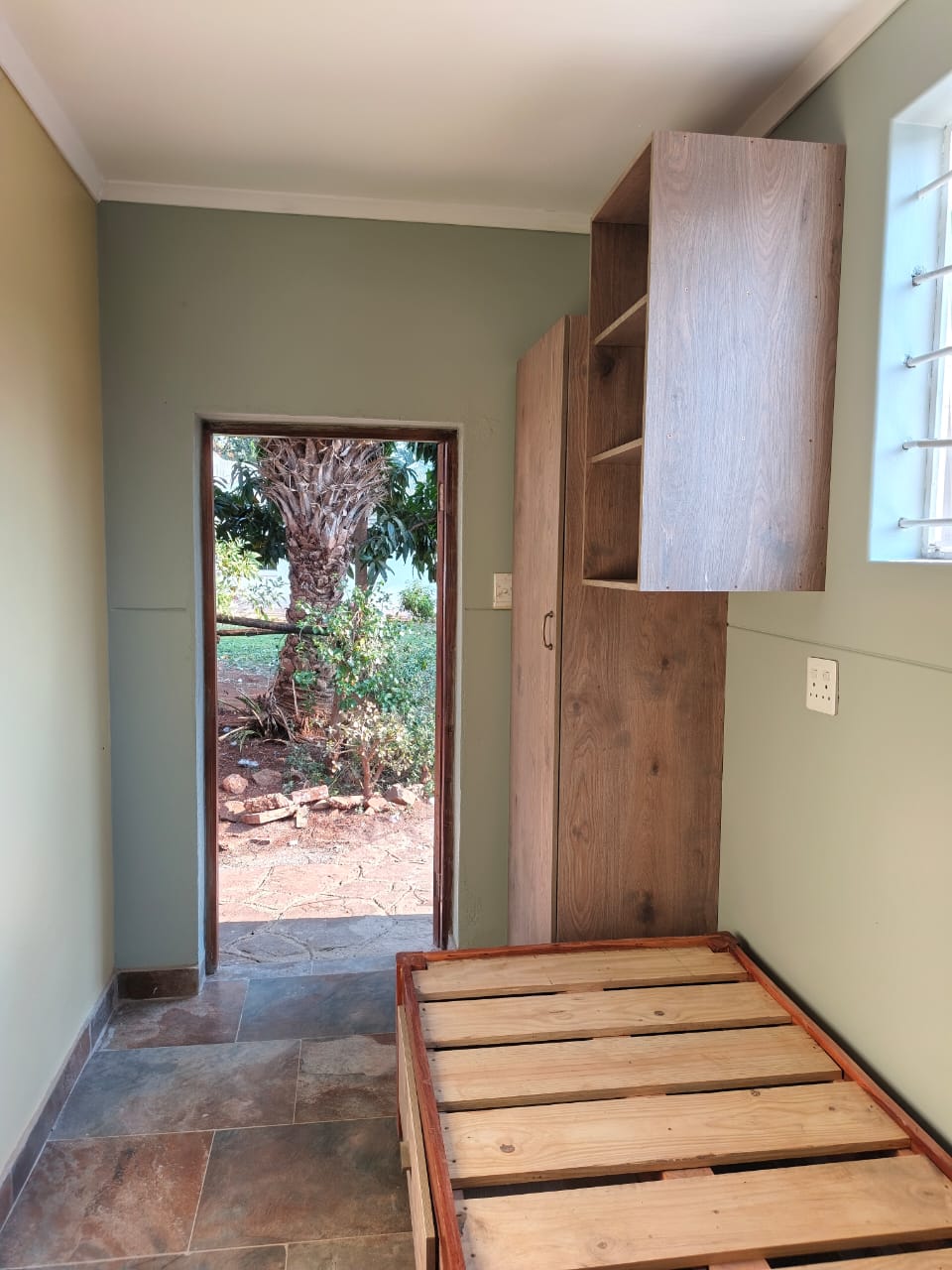 WhatsApp Image 2026-09-14 at 16.14.14 (2) Studio Apartment in Suburbs To Rent