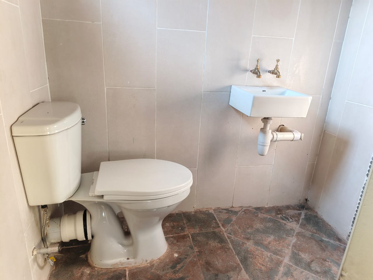 WhatsApp Image 2026-09-14 at 16.14.15 (3) Studio Apartment in Suburbs To Rent