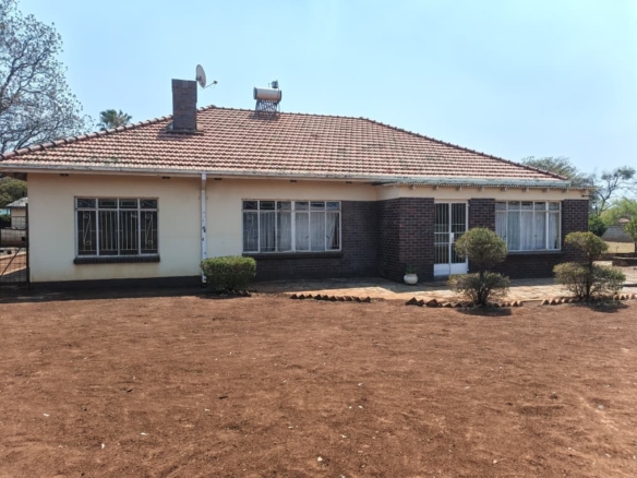 4 Bedroomed House in Famona To Rent