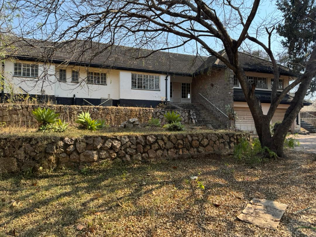 WhatsApp Image 2026-09-21 at 16.24.10 5 Bedroom House in Burnside For Sale