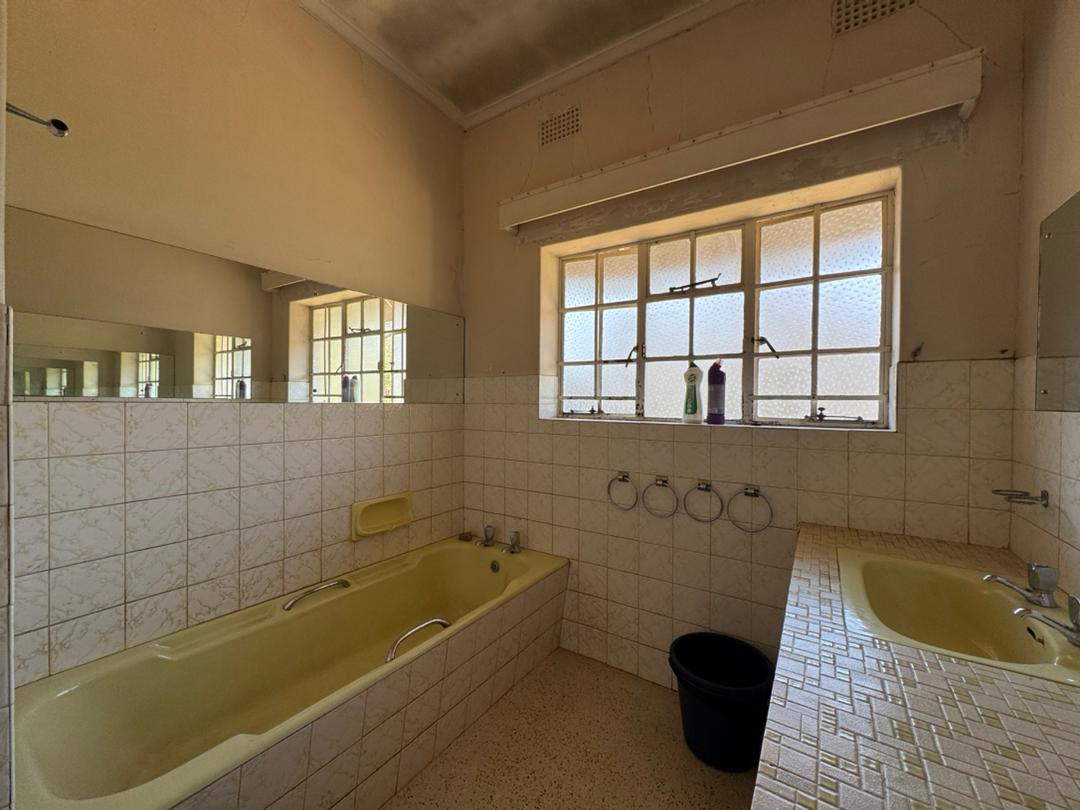 WhatsApp Image 2026-09-21 at 16.24.12 5 Bedroom House in Burnside For Sale
