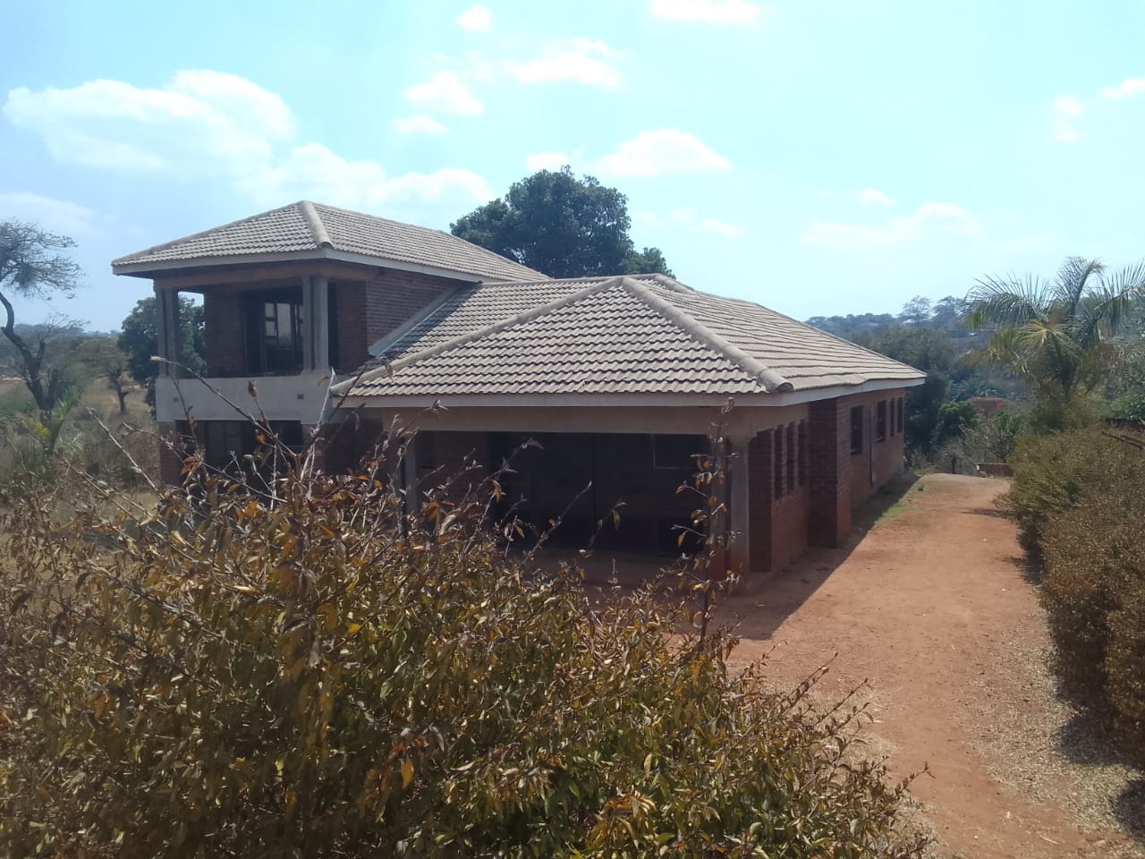 5-BEDROOM HOUSE – CHARLOTTE BROOKE, HARARE FOR SALE PRICE USD $100,000