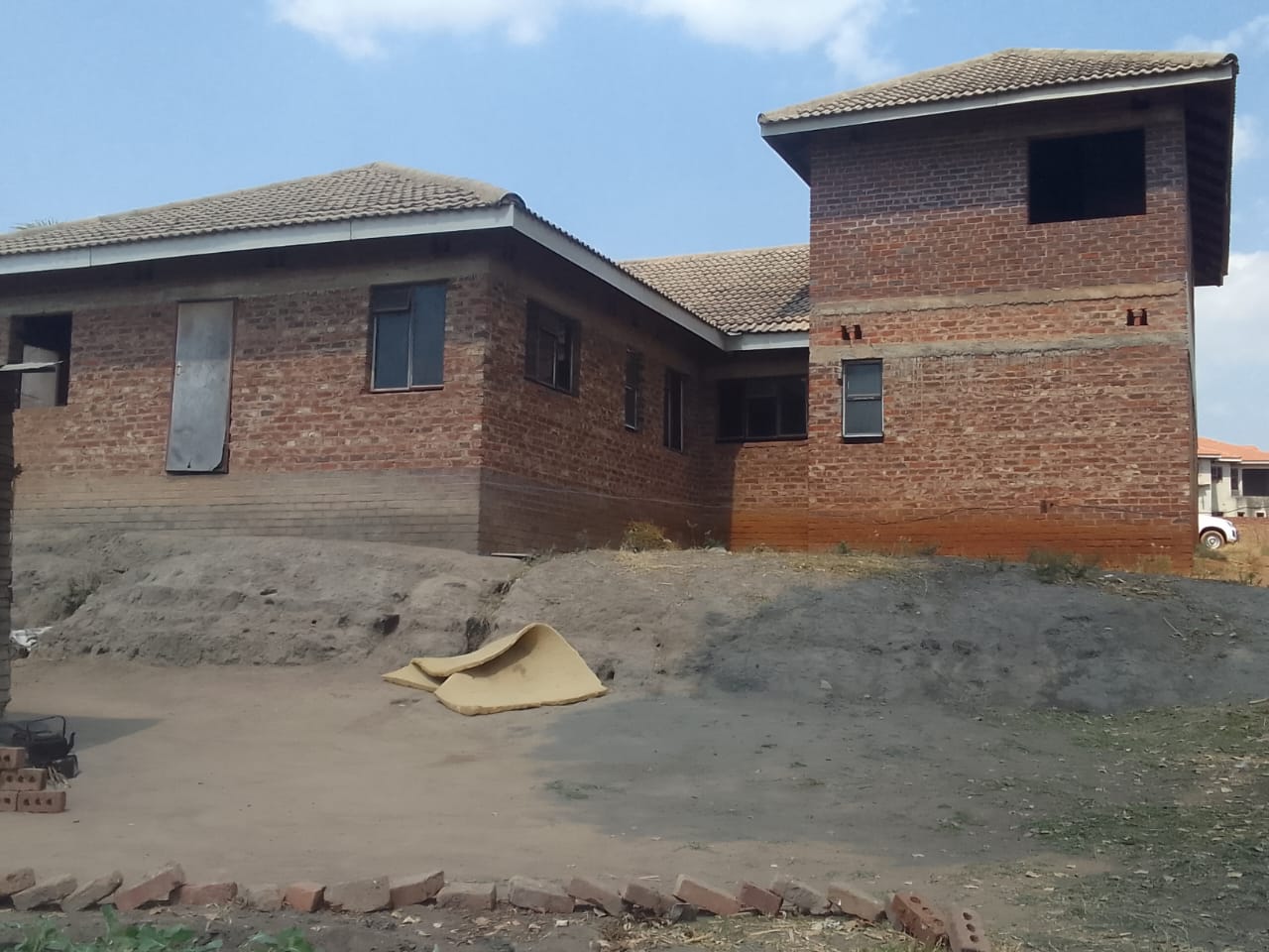5-BEDROOM HOUSE – CHARLOTTE BROOKE, HARARE FOR SALE PRICE USD $100,000