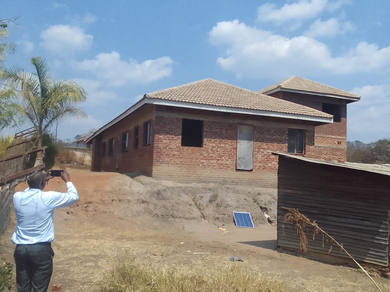 5-BEDROOM HOUSE – CHARLOTTE BROOKE, HARARE FOR SALE PRICE USD $100,000
