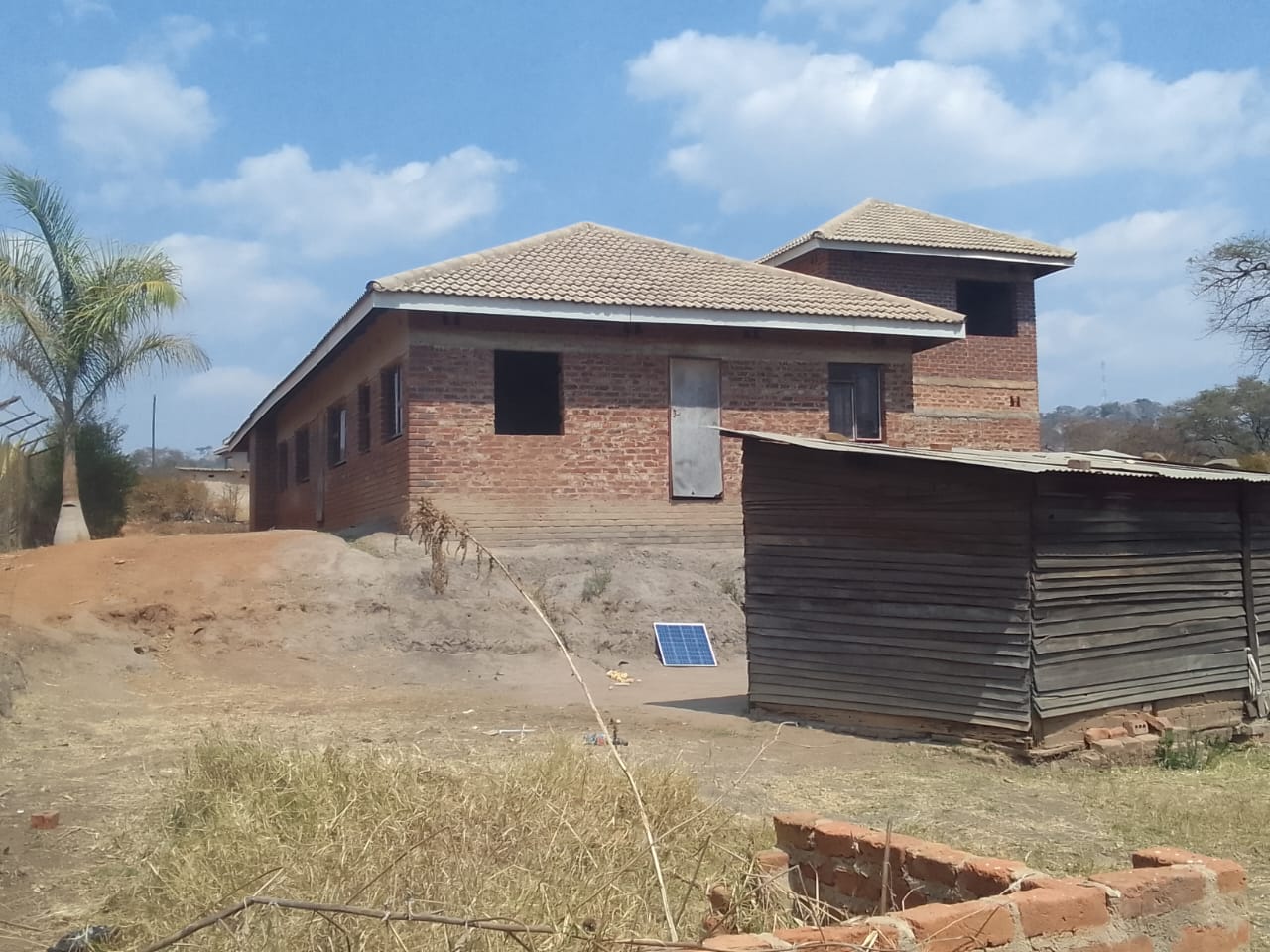 5-BEDROOM HOUSE – CHARLOTTE BROOKE, HARARE FOR SALE PRICE USD $100,000