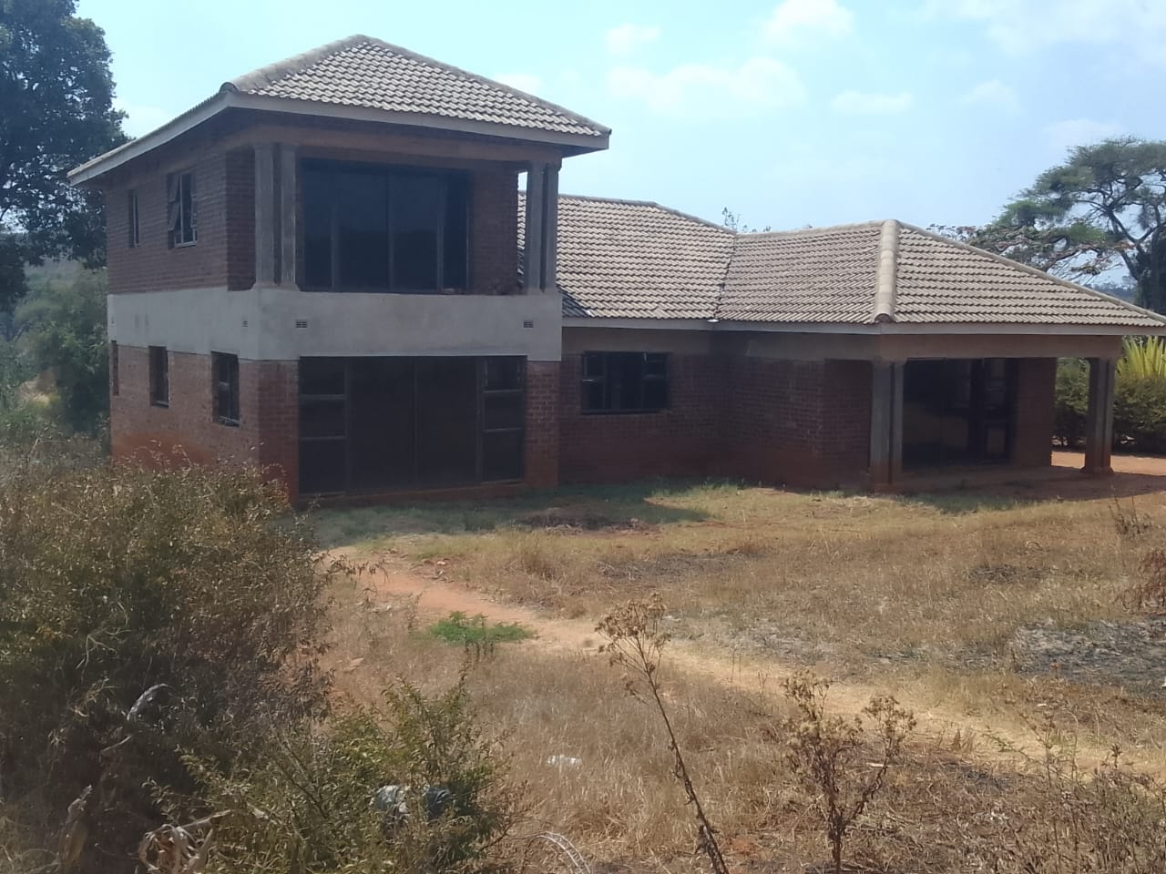 5-BEDROOM HOUSE – CHARLOTTE BROOKE, HARARE FOR SALE PRICE USD $100,000