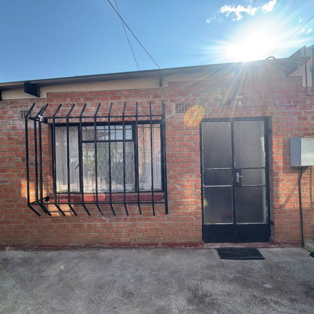 BRADFIELD – 2-BEDROOM DUPLEX FOR SALE $150K