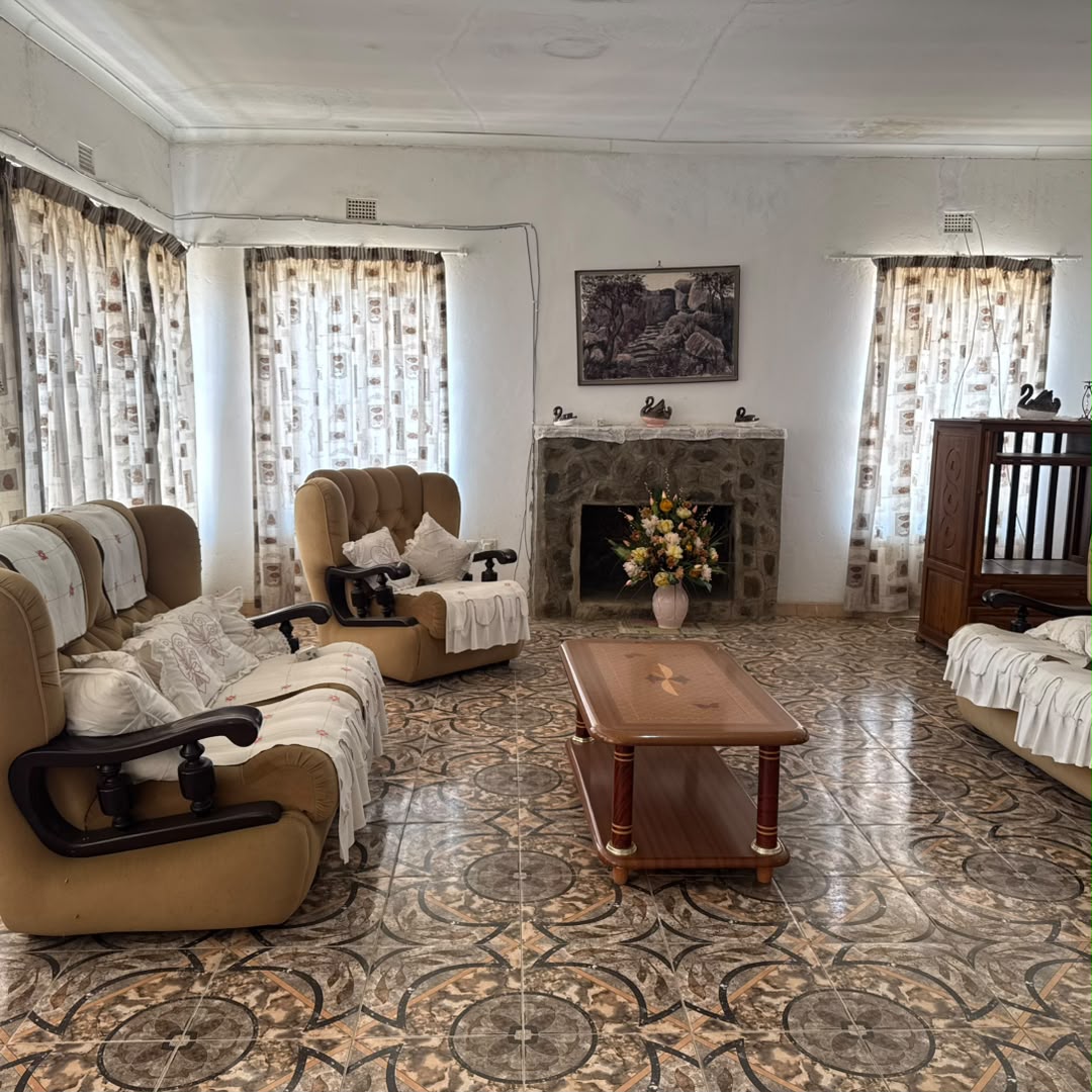 KENSINGTON HOUSE – FOR SALE $160K