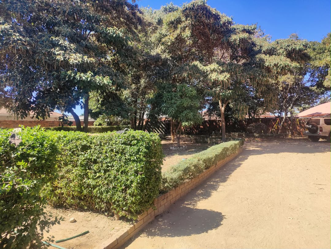 WhatsApp Image 2026-09-28 at 10.41.39 (1) 4 Bedroomed House in Zimre Park Harare For Sale