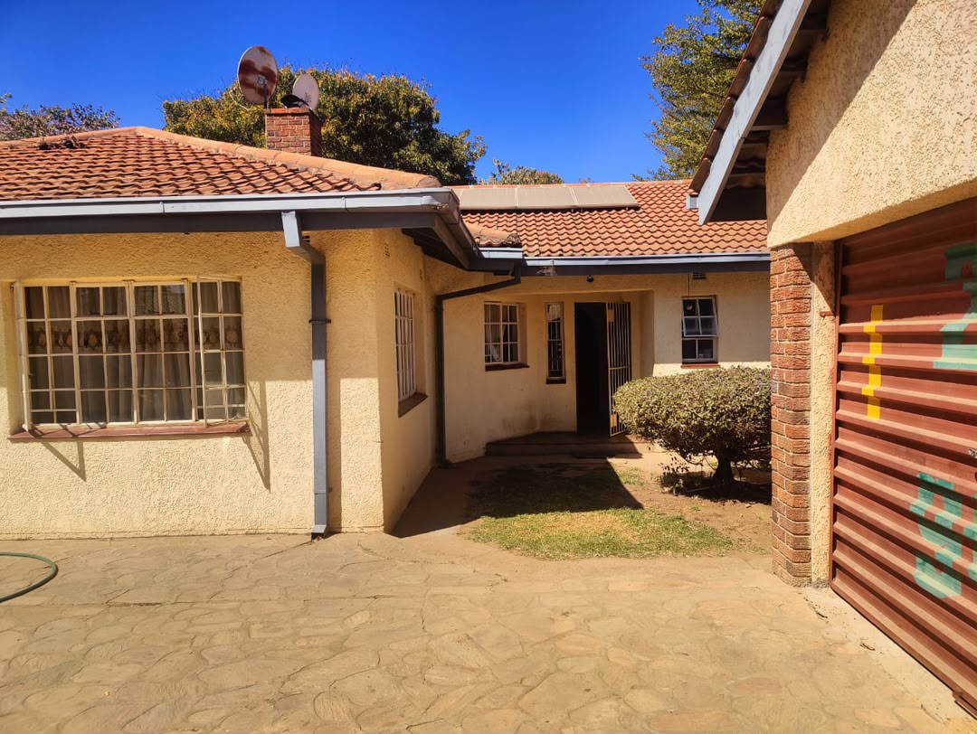 WhatsApp Image 2026-09-28 at 10.41.40 (2) 4 Bedroomed House in Zimre Park Harare For Sale