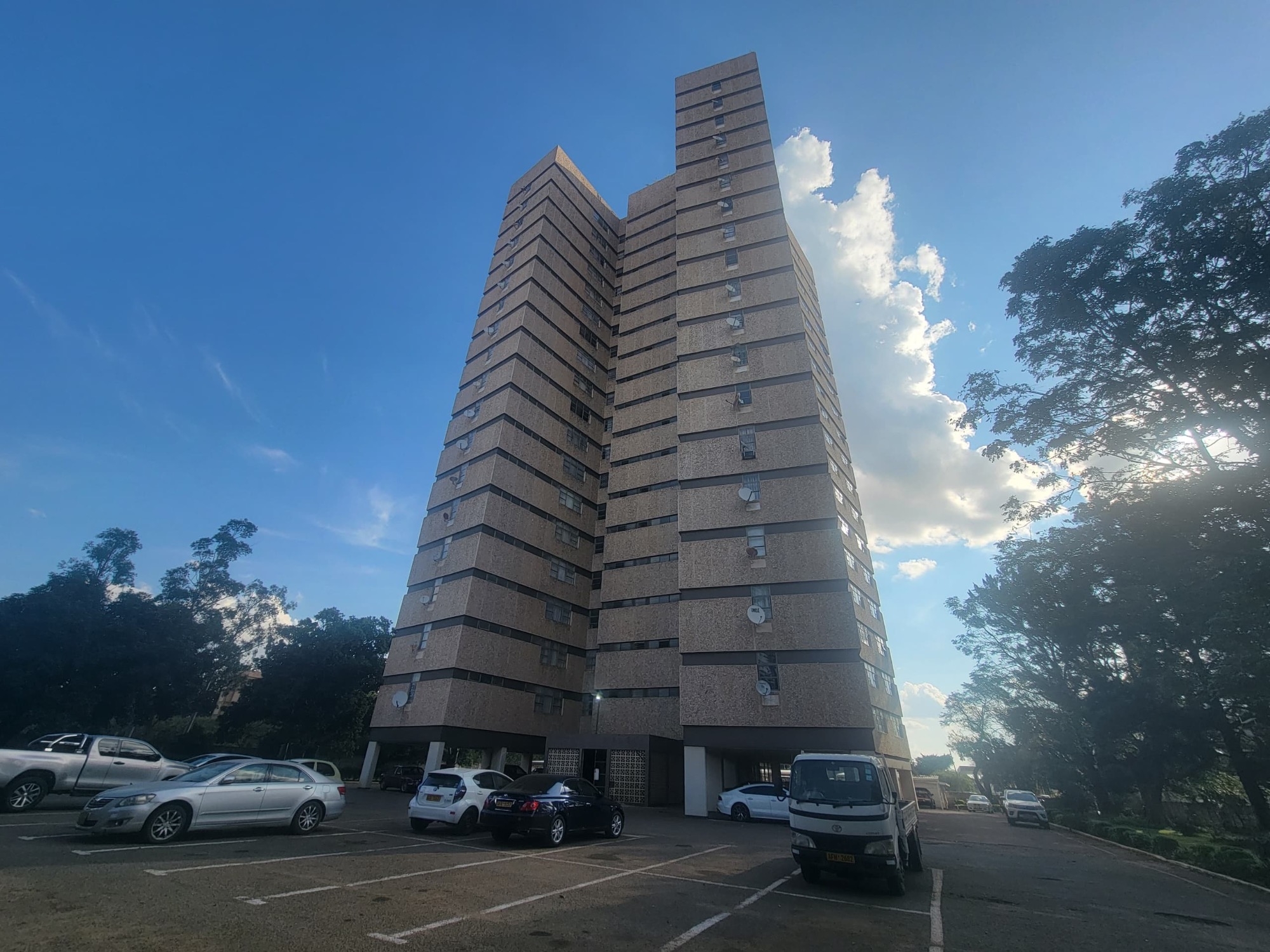 2 Bedroom Apartment Kenilworth Towers, Ascot For Sale