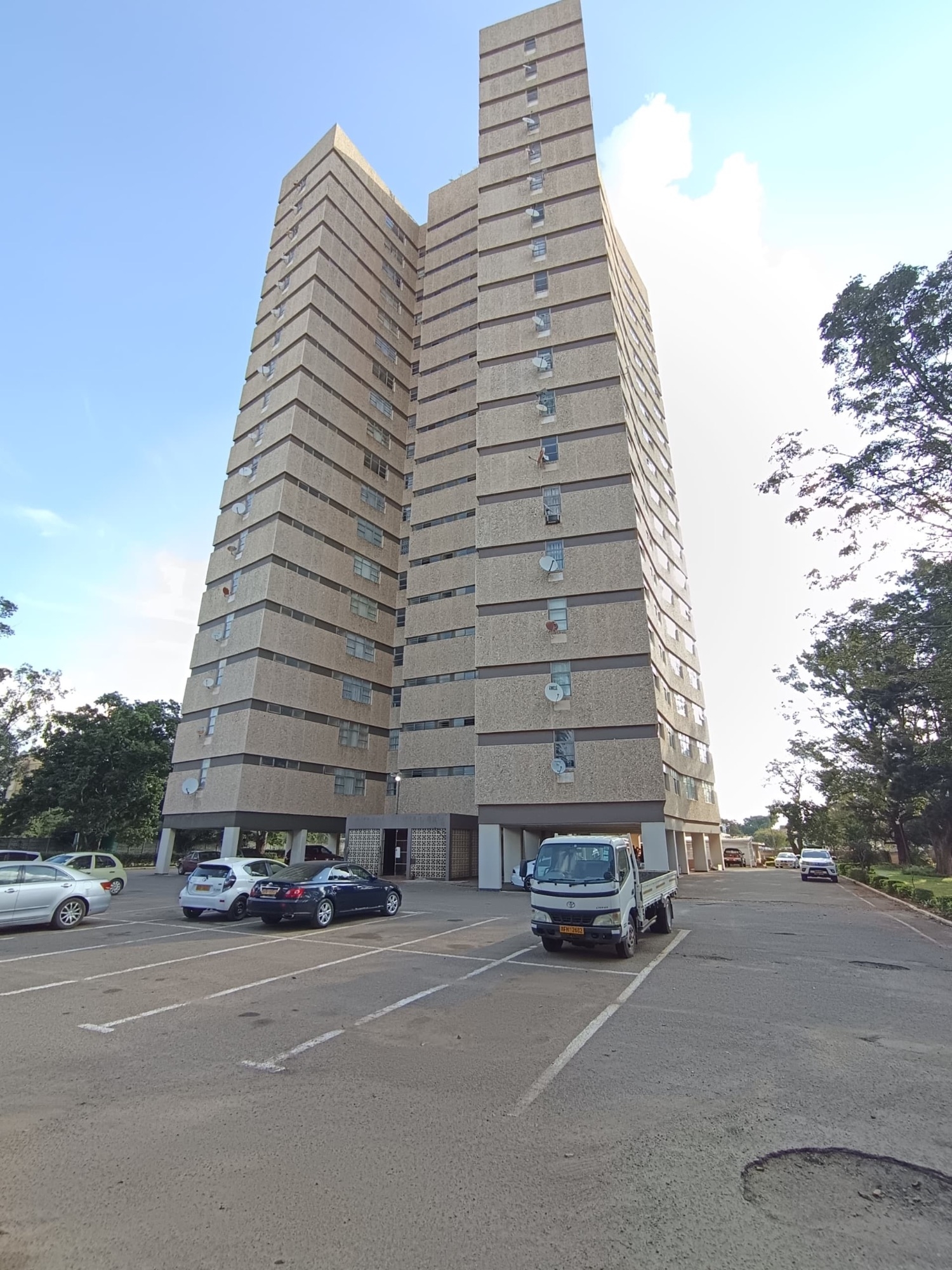 2 Bedroom Apartment Kenilworth Towers, Ascot For Sale