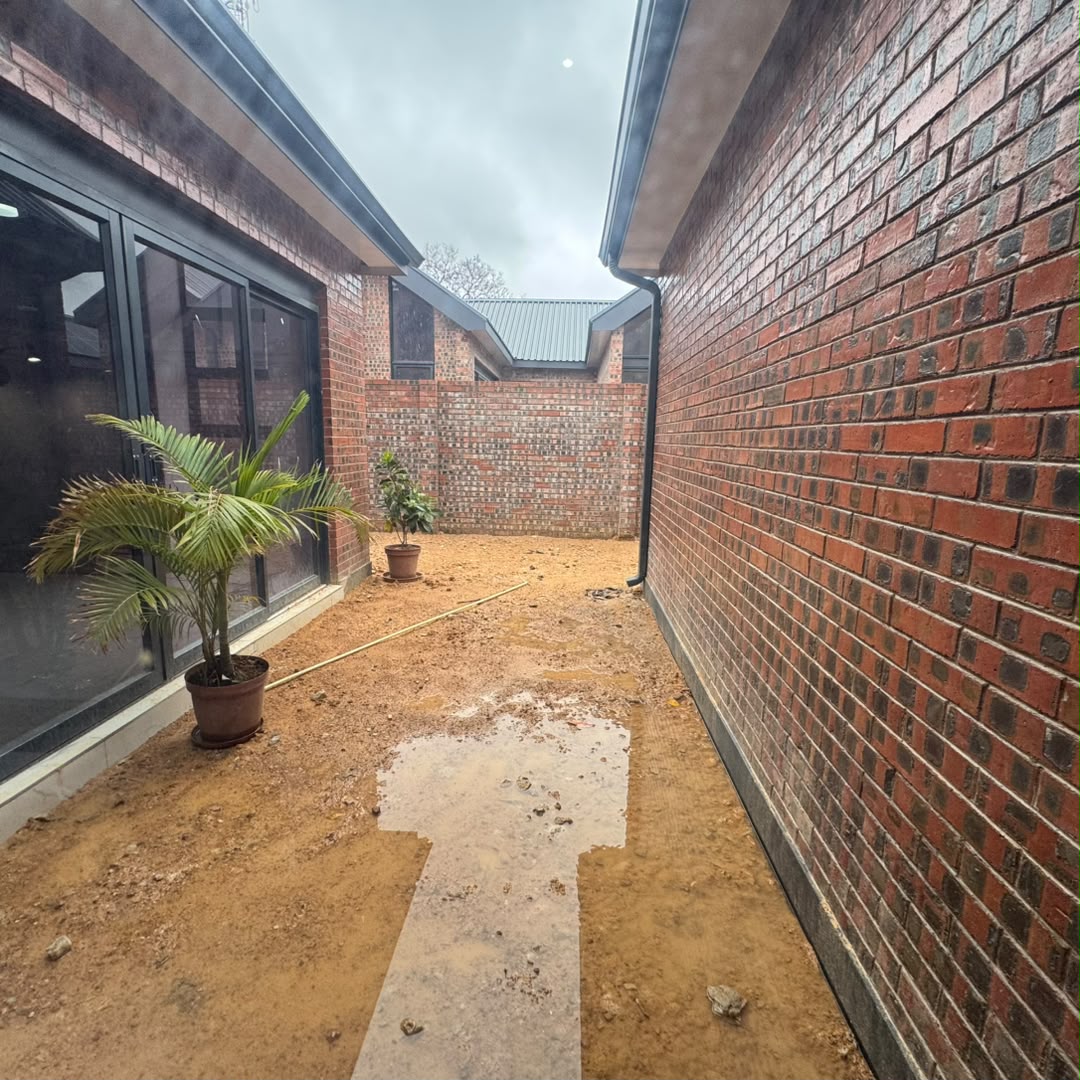 3 Bedroom Townhouse in Hillside For Sale
