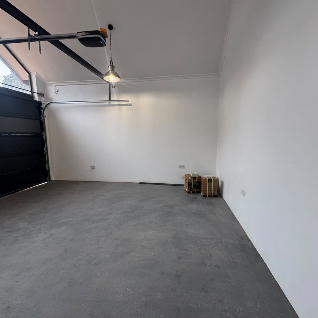 3 Bedroom Townhouse in Hillside For Sale