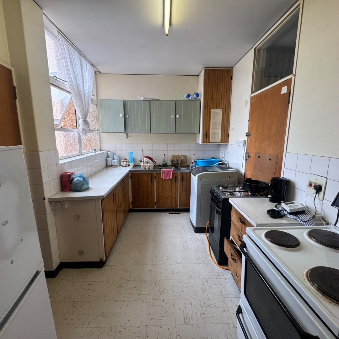 2 Bedroom Apartment Kenilworth Towers, Ascot For Sale