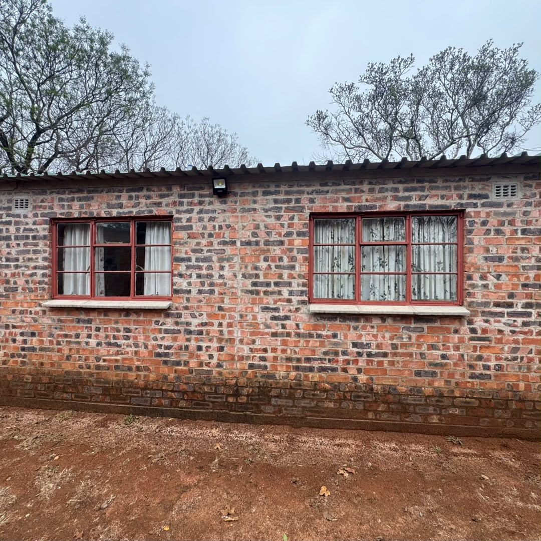 4 Bedroomed Thatched House in Burnside For Sale