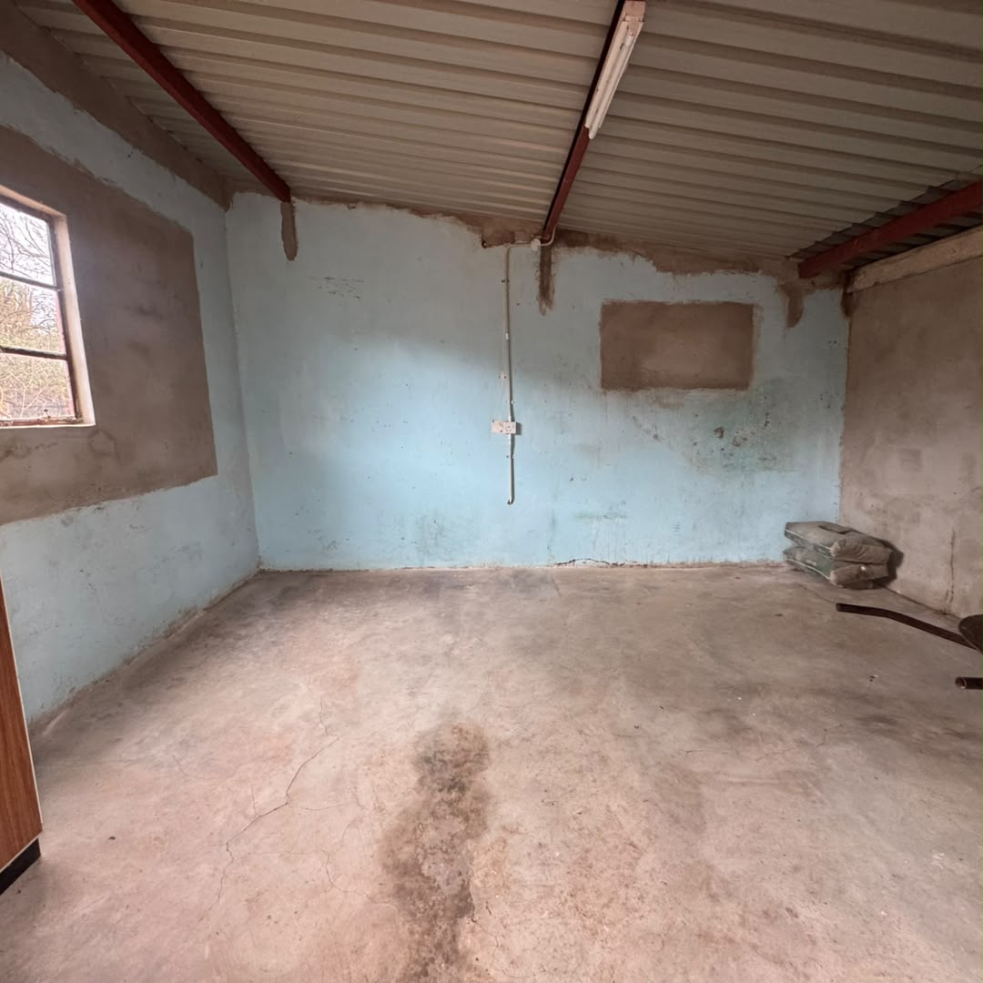4 Bedroomed Thatched House in Burnside For Sale