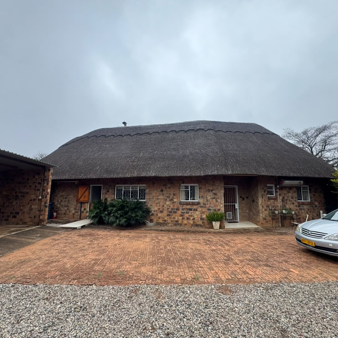 4 Bedroomed Thatched House in Burnside For Sale