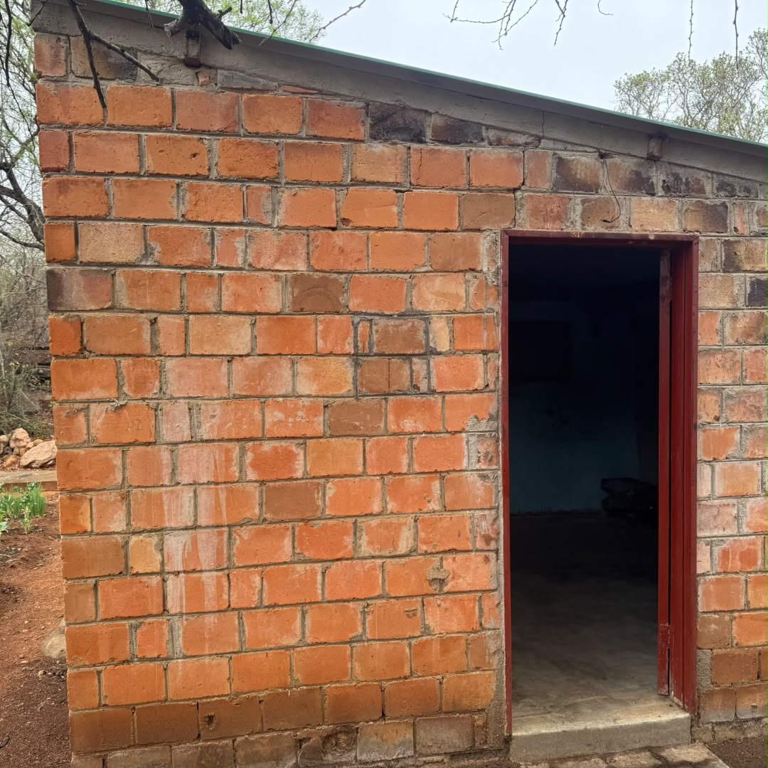 4 Bedroomed Thatched House in Burnside For Sale