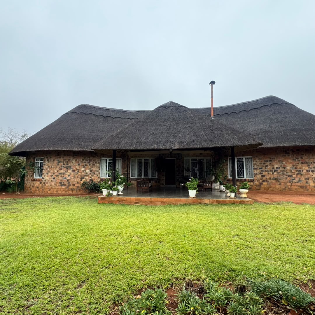 4 Bedroomed Thatched House in Burnside For Sale