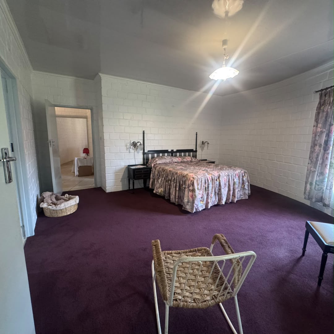 4 Bedroomed Thatched House in Burnside For Sale