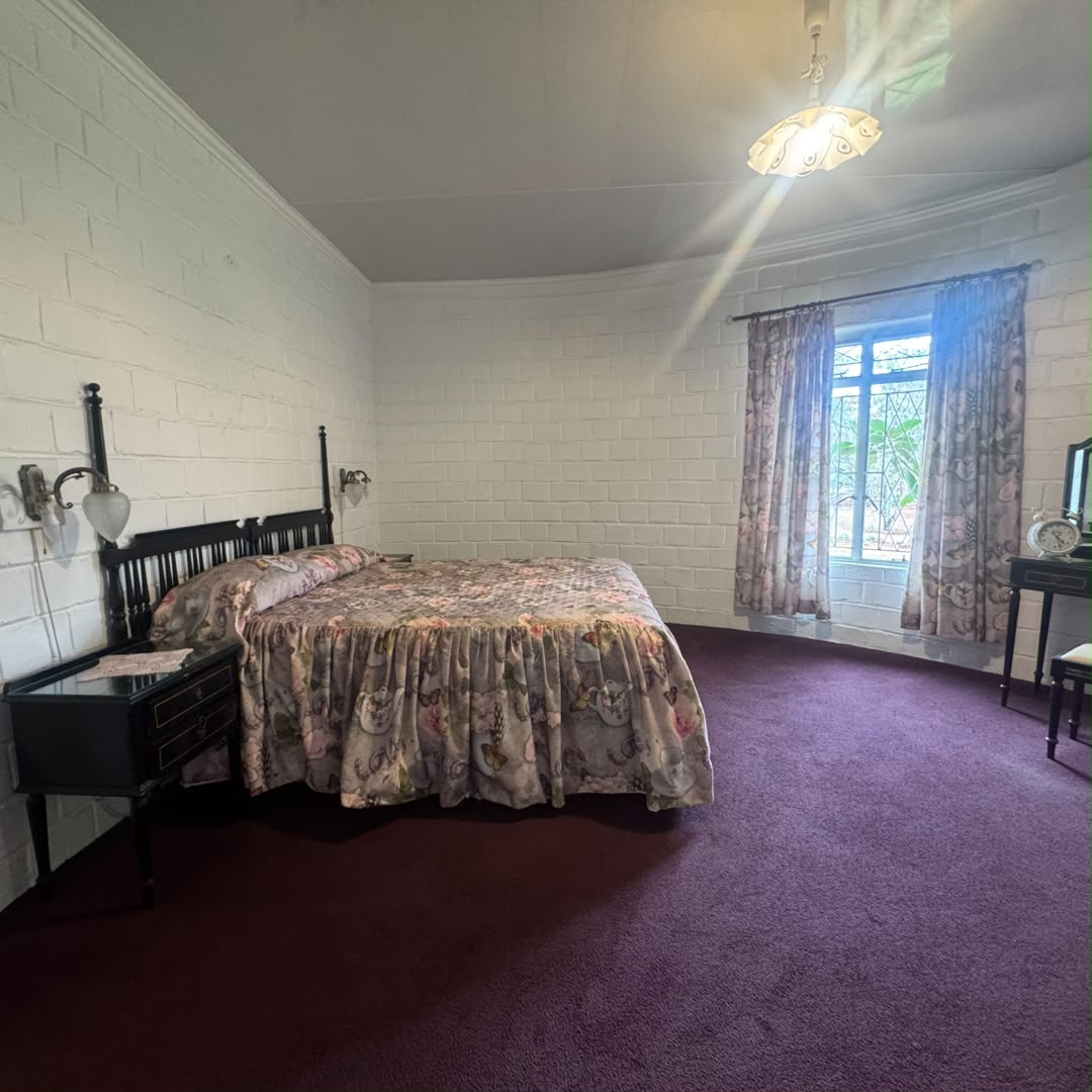 4 Bedroomed Thatched House in Burnside For Sale
