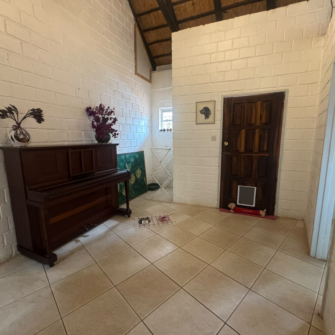 4 Bedroomed Thatched House in Burnside For Sale