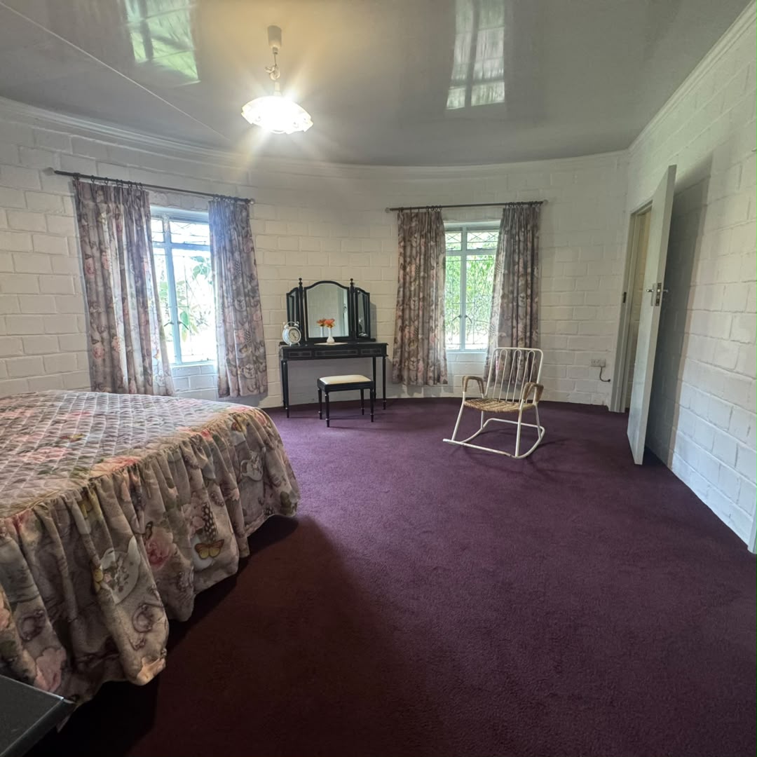 4 Bedroomed Thatched House in Burnside For Sale