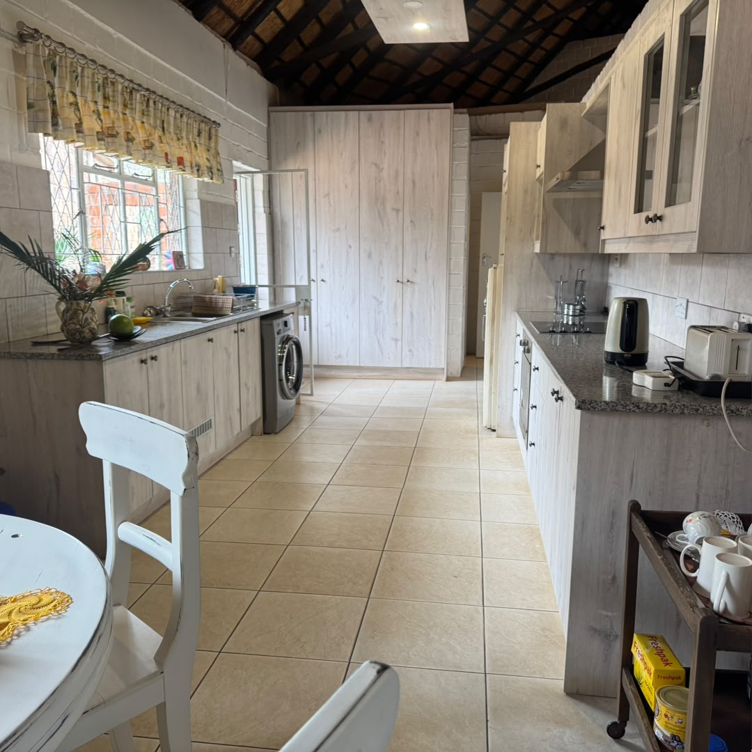 4 Bedroomed Thatched House in Burnside For Sale