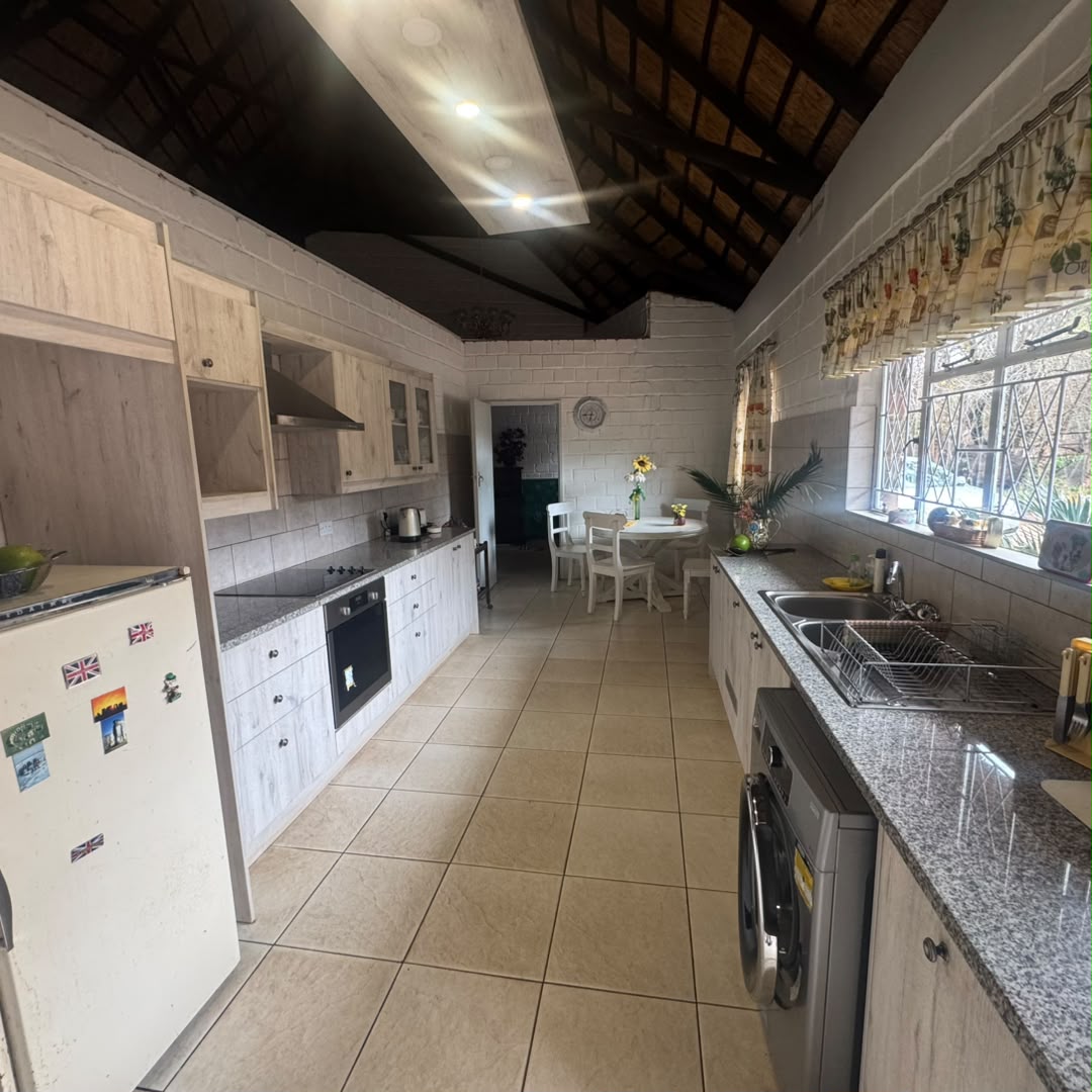 4 Bedroomed Thatched House in Burnside For Sale