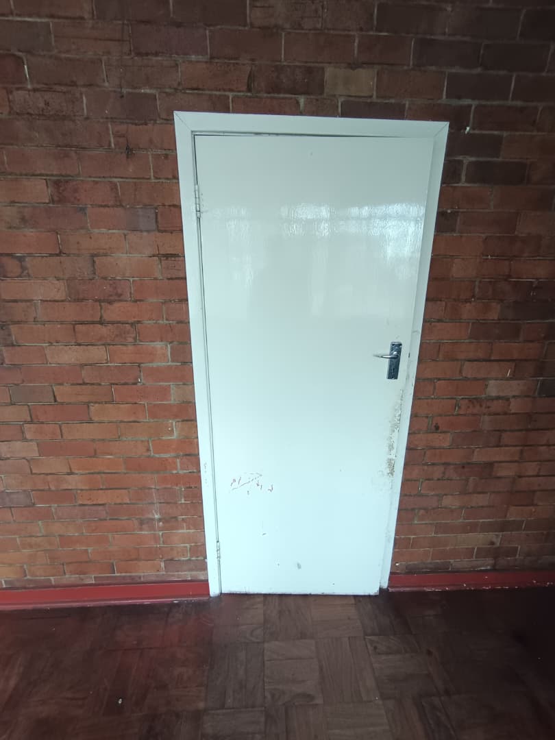 WhatsApp Image 2026-10-05 at 08.22.18 (1) 2 Bedroom Commercial Flat To Rent