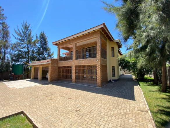 6 Bedroom Double Storey House in Harrisvale For Sale