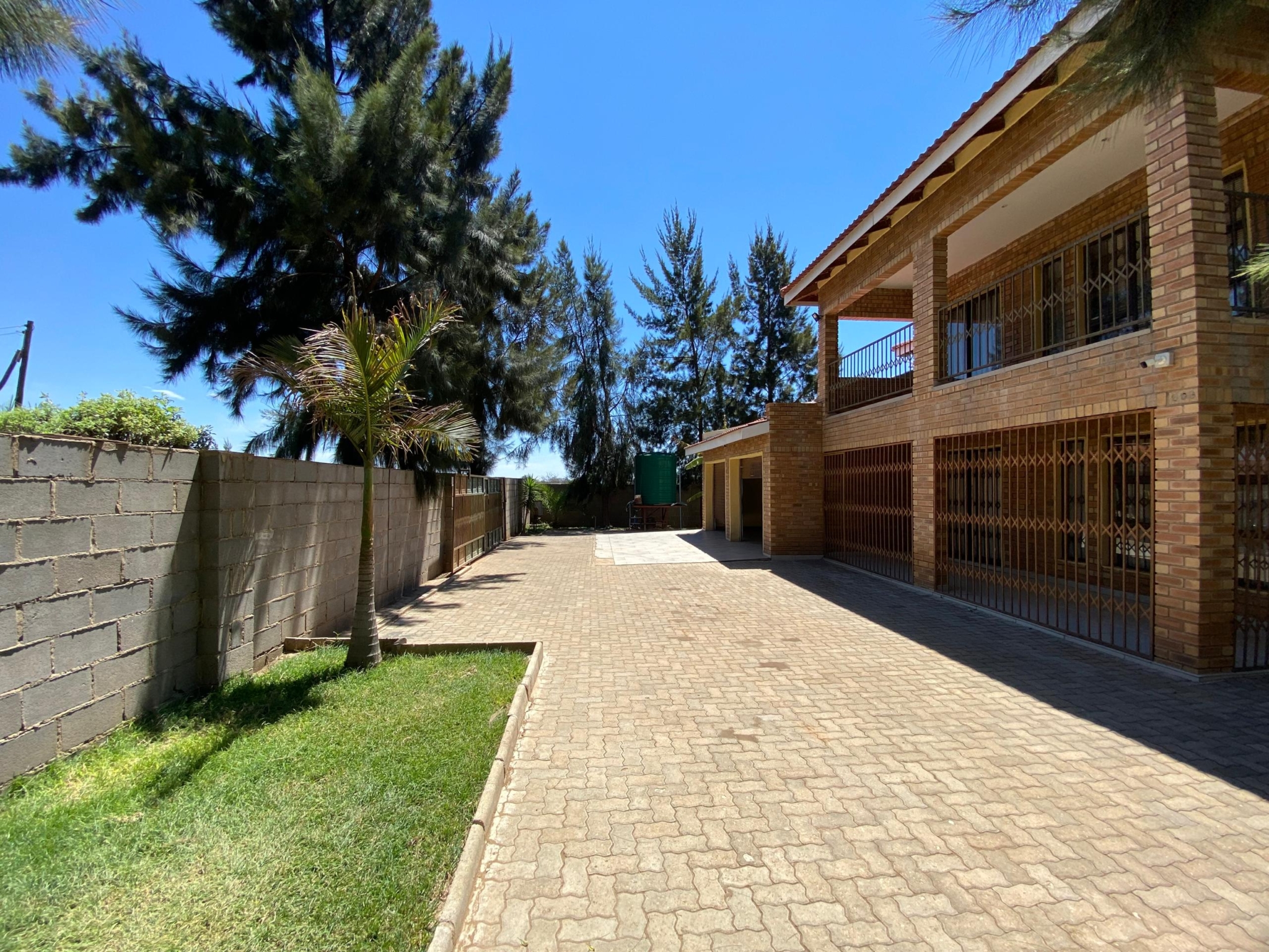 6 Bedroom Double Storey House in Harrisvale For Sale